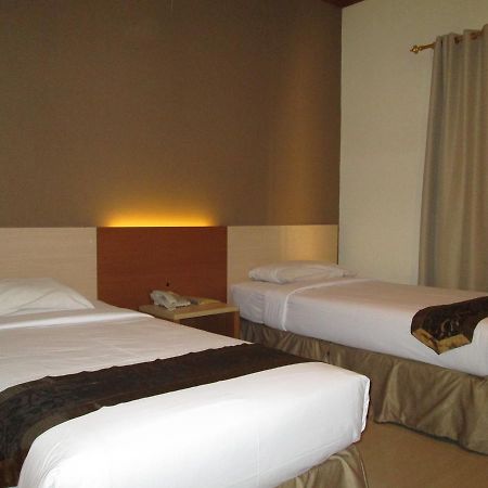 Hotel Delta Sinar Mayang Sidoarjo Quarto foto